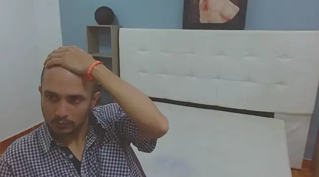 Snapshot of JhonTorres018 chatting on February 28, 2025, 7:14 pm JhonTorres018 online show from February 28, 2025, 7:14 pm