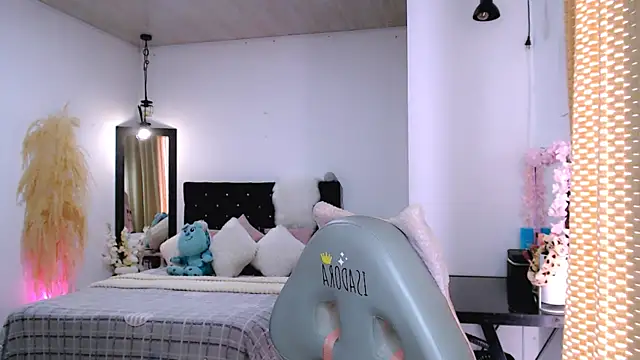 Snapshot of nilam_valker chatting on February 15, 2025, 6:23 pm nilam valker online show from February 15, 2025, 6:23 pm