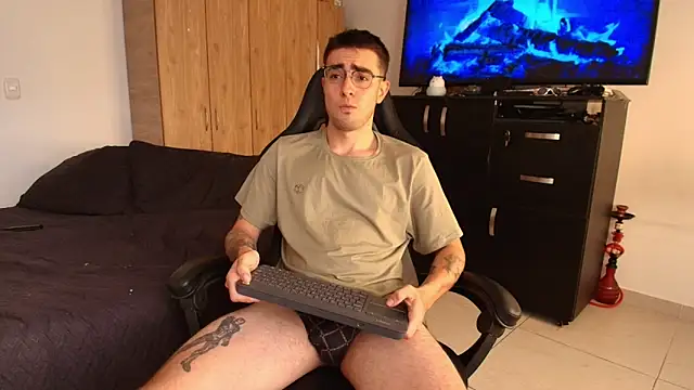 Snapshot of Andy_shaaw chatting on January 5, 2026, 5:27 pm Andy shaaw online show from January 5, 2026, 5:27 pm
