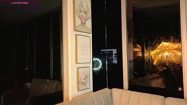 Snapshot of Ivanna_West chatting on April 1, 2026, 10:05 am Ivanna West online show from April 1, 2026, 10:05 am