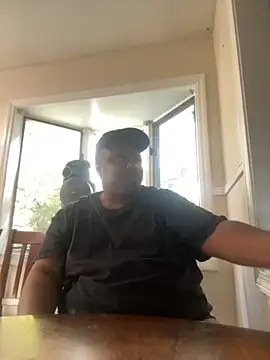 Snapshot of BlueNightsUncle chatting on October 16, 2025, 2:18 pm BlueNightsUncle online show from October 16, 2025, 2:18 pm