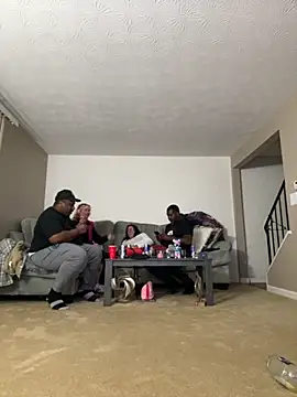 Snapshot of BlueNightsUncle chatting on October 28, 2025, 1:42 am BlueNightsUncle online show from October 28, 2025, 1:42 am