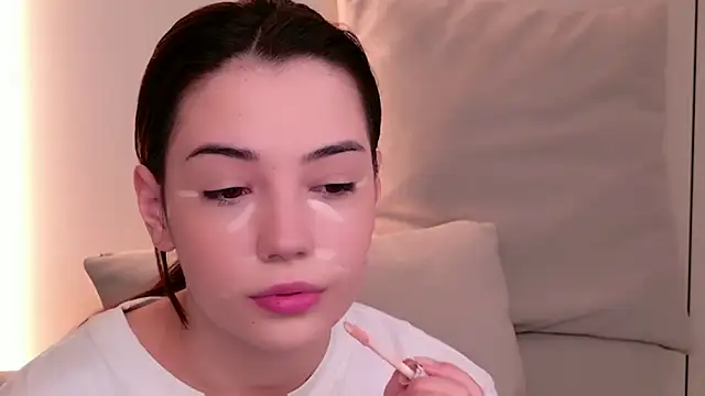 Alice Deleon online show from April 9, 2026, 10:42 am