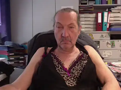 Snapshot of HMStraps01 chatting on February 15, 2025, 11:50 am HMStraps01 online show from February 15, 2025, 11:50 am