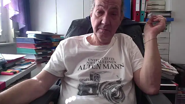 Snapshot of HMStraps01 chatting on February 25, 2025, 10:26 am HMStraps01 online show from February 25, 2025, 10:26 am