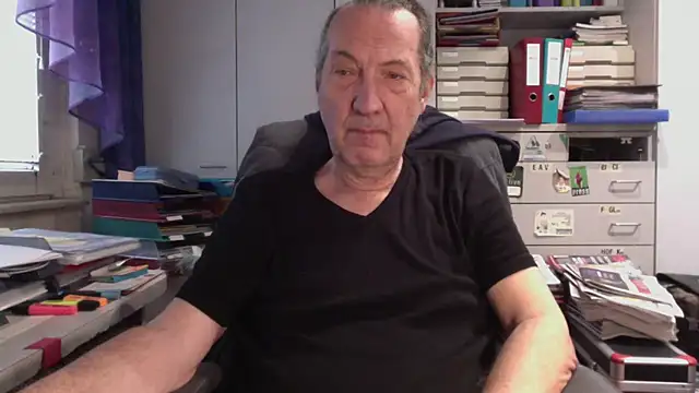 Snapshot of HMStraps01 chatting on February 26, 2025, 8:26 am HMStraps01 online show from February 26, 2025, 8:26 am