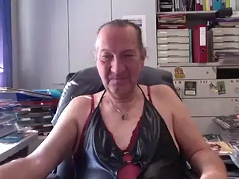 Snapshot of HMStraps01 chatting on October 3, 2025, 9:50 am HMStraps01 online show from October 3, 2025, 9:50 am