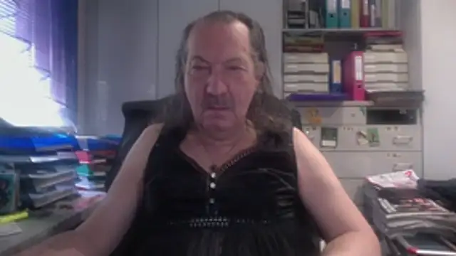 HMStraps01 online show from February 25, 2026, 7:07 am