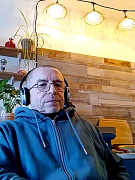 Xavspank2 online show from February 16, 2026, 10:55 am