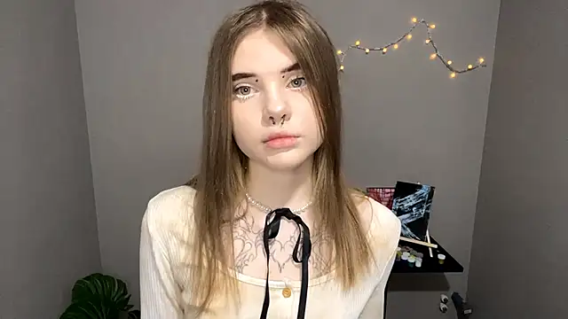 CarolinePepper online show from March 20, 2025, 5:15 pm