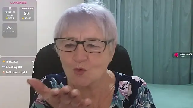 Sandra Snowflake online show from December 1, 2025, 4:39 am