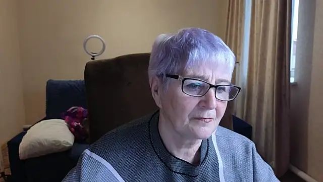 Sandra Snowflake online show from April 27, 2026, 4:21 am