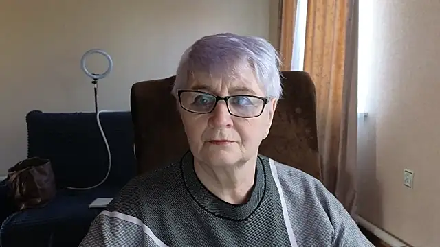 Sandra Snowflake online show from April 28, 2026, 4:17 am