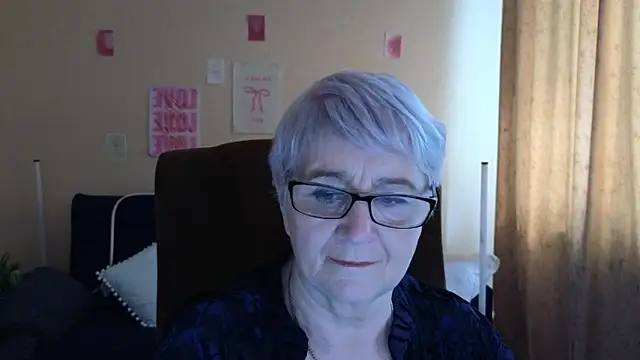 Sandra Snowflake online show from May 8, 2026, 12:10 pm