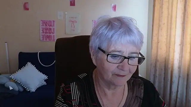 Sandra Snowflake online show from May 15, 2026, 4:08 am