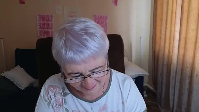 Sandra Snowflake online show from May 26, 2026, 5:03 am