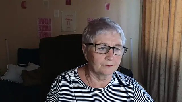 Sandra Snowflake online show from May 27, 2026, 4:09 am