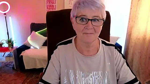 Sandra Snowflake online show from June 17, 2026, 11:12 am