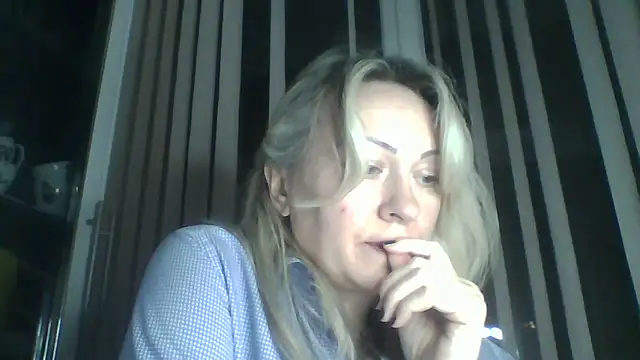 Snapshot of Mary888x chatting on March 6, 2025, 8:27 pm Mary888x online show from March 6, 2025, 8:27 pm