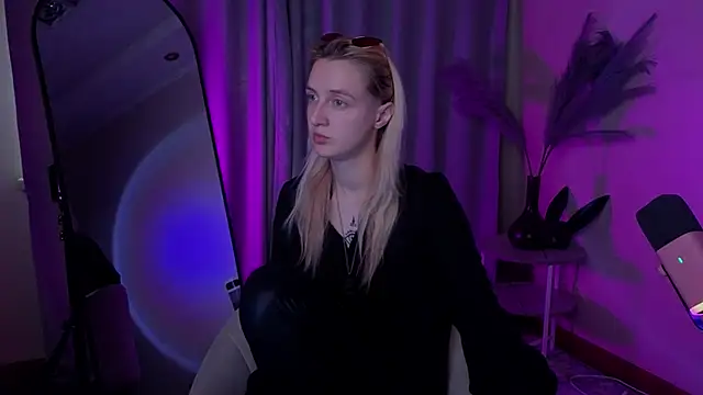 aishiro online show from September 16, 2025, 1:34 pm