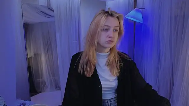 aishiro online show from November 25, 2025, 5:29 am