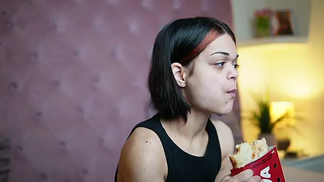 MaiaMini online show from February 24, 2026, 11:36 pm