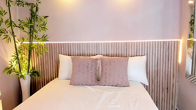 Snapshot of GeorginaReyes chatting on March 19, 2025, 10:42 pm GeorginaReyes online show from March 19, 2025, 10:42 pm