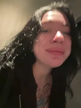 AlishaPrettyBlade online show from April 17, 2026, 5:32 am