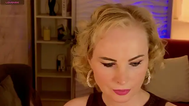 Snapshot of Sandra_Kind chatting on April 19, 2026, 5:40 am Sandra Kind online show from April 19, 2026, 5:40 am