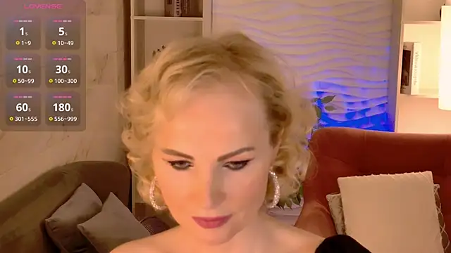 Snapshot of Sandra_Kind chatting on April 22, 2026, 5:43 am Sandra Kind online show from April 22, 2026, 5:43 am