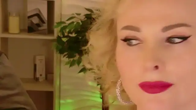 Snapshot of Sandra_Kind chatting on April 27, 2026, 5:27 am Sandra Kind online show from April 27, 2026, 5:27 am