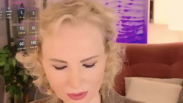 Snapshot of Sandra_Kind chatting on June 2, 2026, 5:31 am Sandra Kind online show from June 2, 2026, 5:31 am