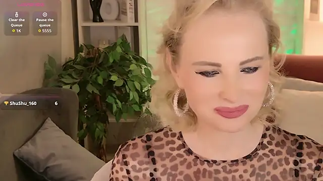 Snapshot of Sandra_Kind chatting on June 3, 2026, 5:32 am Sandra Kind online show from June 3, 2026, 5:32 am