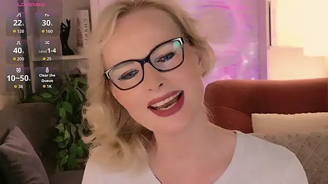 Snapshot of Sandra_Kind chatting on July 12, 2026, 5:20 am Sandra Kind online show from July 12, 2026, 5:20 am