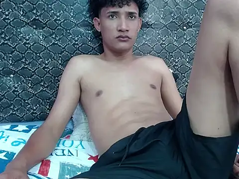 Snapshot of Boy_coll chatting on October 2, 2025, 3:24 am Boy coll online show from October 2, 2025, 3:24 am