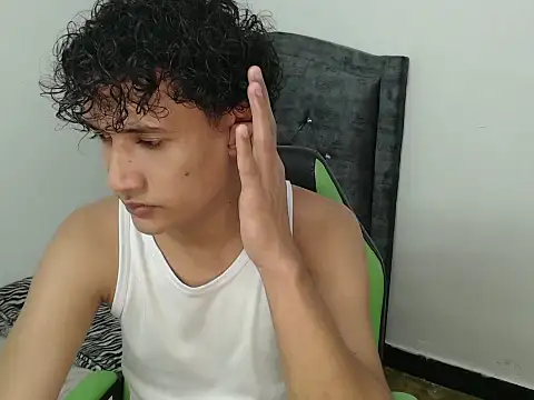 Snapshot of Boy_coll chatting on March 9, 2026, 5:33 am Boy coll online show from March 9, 2026, 5:33 am