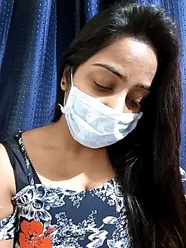 COZY ROZI online show from February 16, 2025, 4:21 pm