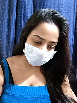 COZY ROZI online show from March 17, 2025, 4:54 pm