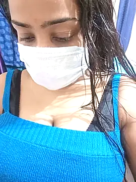 COZY ROZI online show from September 9, 2025, 4:39 pm