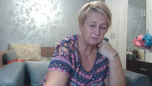 RosesandLillies online show from October 20, 2025, 4:07 pm