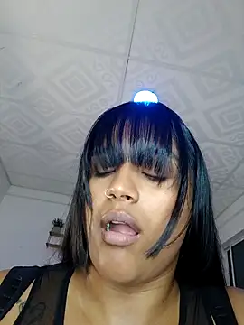 victoria roussee online show from November 10, 2025, 7:51 am