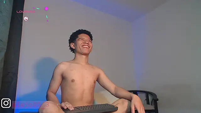 Snapshot of Magno_03 chatting on October 6, 2025, 11:46 pm Magno 03 online show from October 6, 2025, 11:46 pm