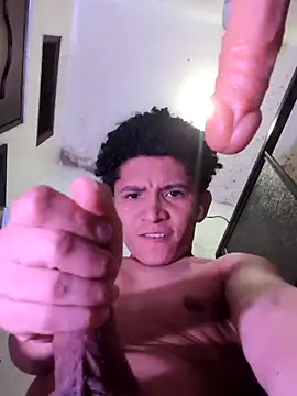 Snapshot of Magno_03 chatting on October 29, 2025, 10:22 pm Magno 03 online show from October 29, 2025, 10:22 pm