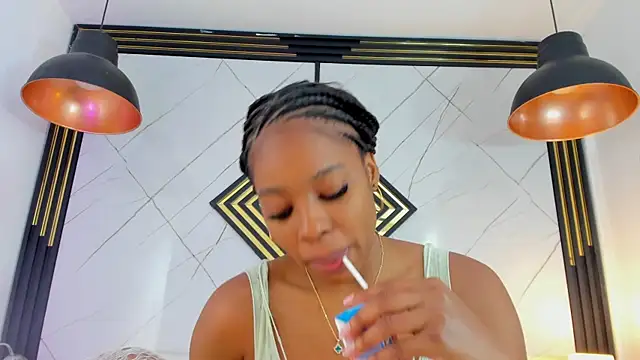 EmilyDiaaz online show from October 17, 2025, 12:19 pm