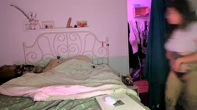 Rosiee69  online show from September 27, 2025, 11:10 pm