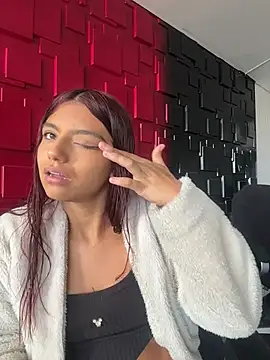 Snapshot of Emily-teen chatting on February 3, 2026, 2:44 pm Emily-teen online show from February 3, 2026, 2:44 pm