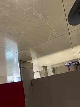 neeee13 online show from April 18, 2026, 8:53 pm