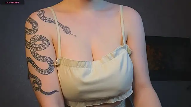 Anna Carters online show from November 20, 2025, 8:47 am