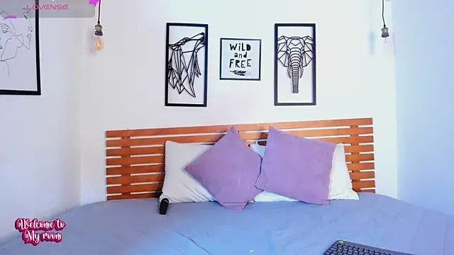 AbellaFox  online show from October 8, 2025, 6:49 pm