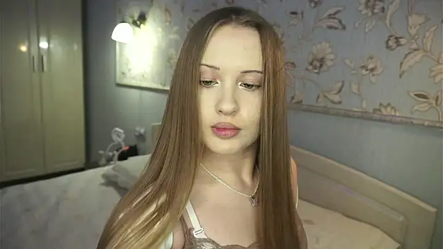 QuennaCoote online show from June 3, 2026, 8:39 am
